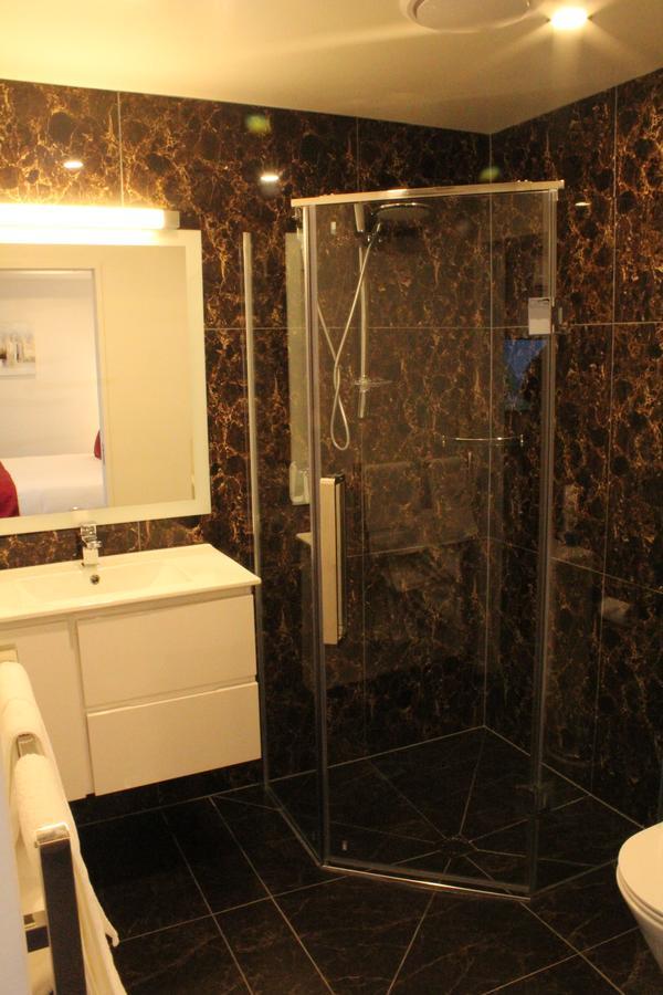 Bealey Plaza Motel Christchurch Extérieur photo A shower enclosure