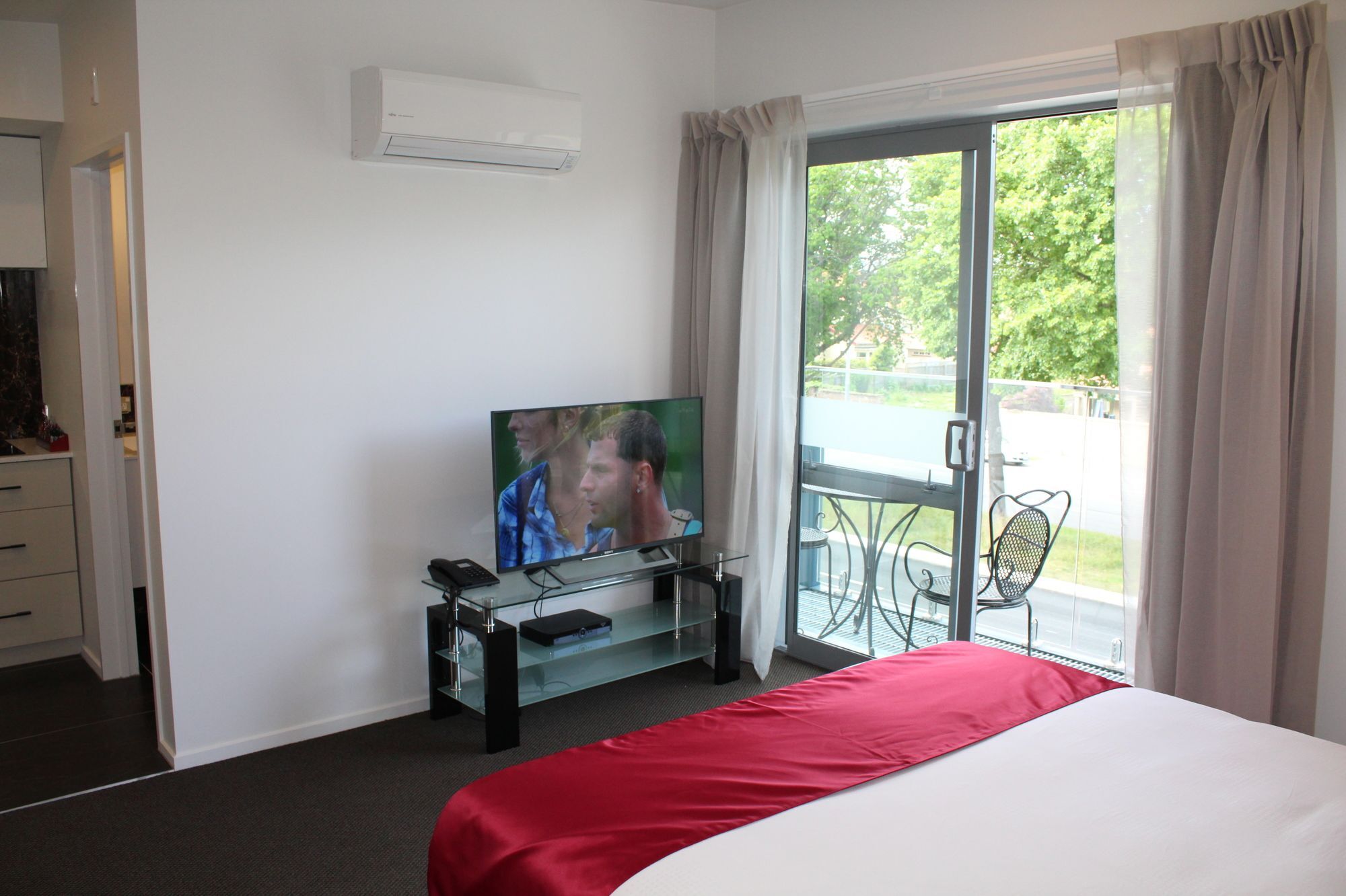 Bealey Plaza Motel Christchurch Extérieur photo A television in a hotel room