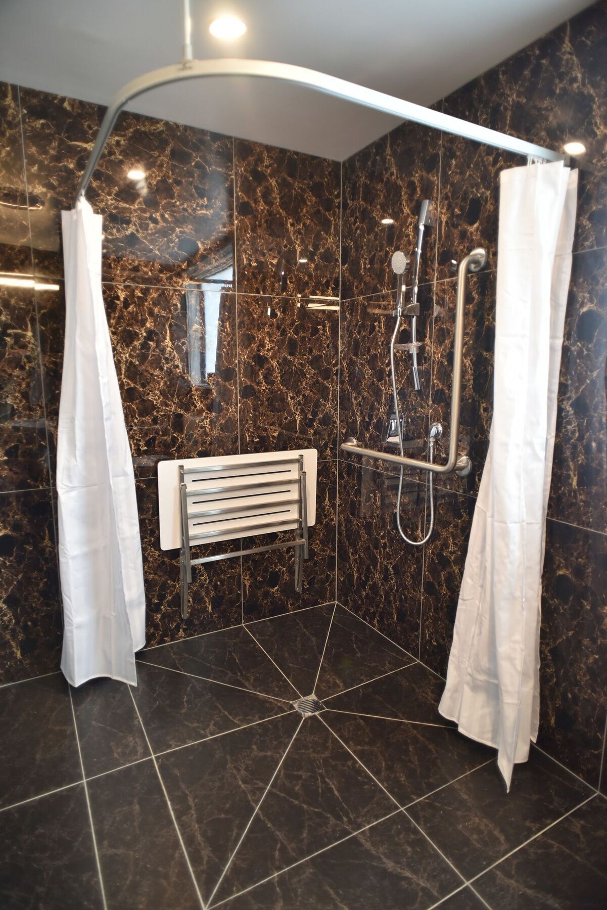Bealey Plaza Motel Christchurch Extérieur photo A shower seat