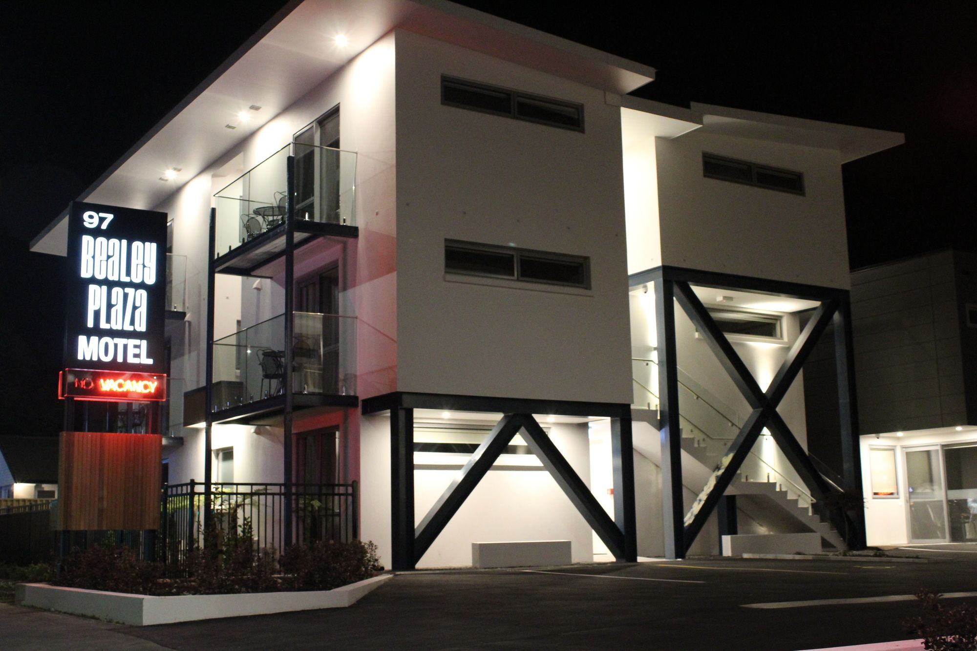Bealey Plaza Motel Christchurch Extérieur photo The Beacon Plaza Motel at night
