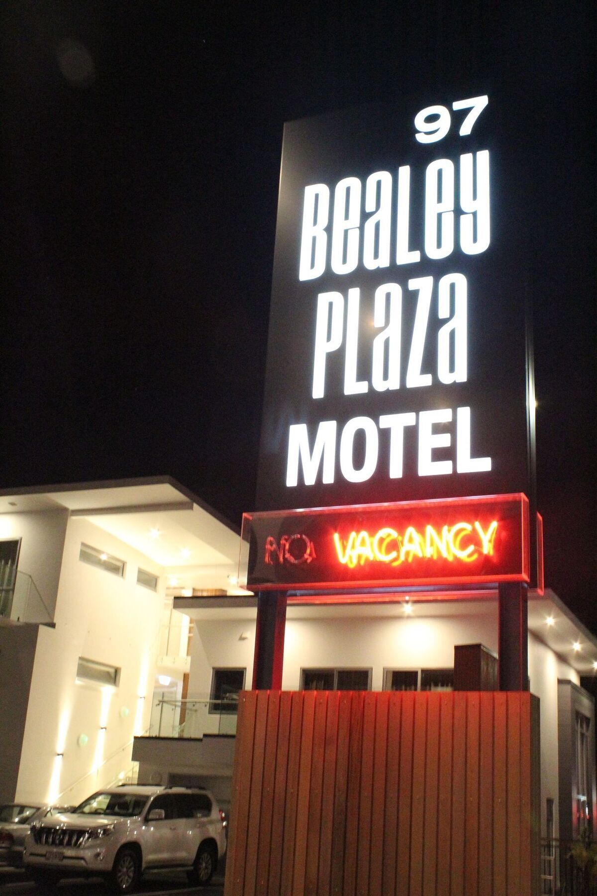 Bealey Plaza Motel Christchurch Extérieur photo The sign at the front of the motel